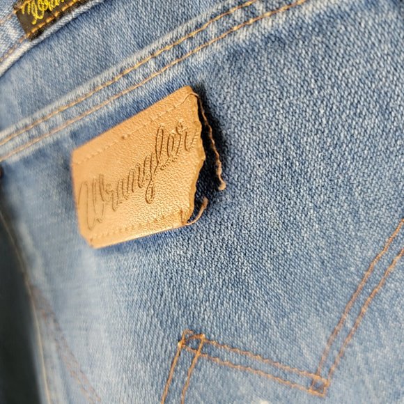 Vintage Wrangler Jeans Mens 42x32 Blue Medium Wash Denim 910 Straight Patch USA - Picture 9 of 11